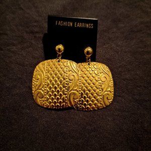 Vintage Fashion Earrings - Gold Tone